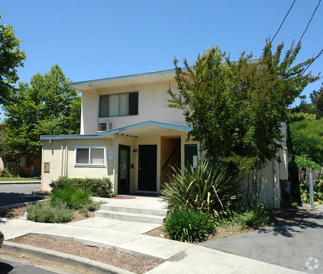 Building Photo - Riley Court Apartments