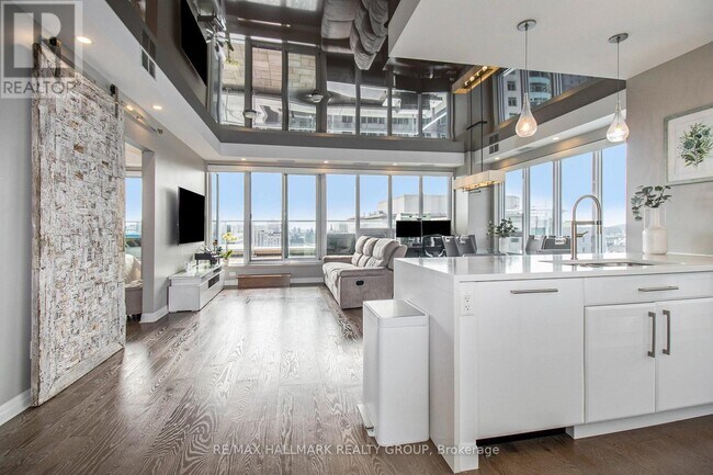 Building Photo - 195 Besserer St