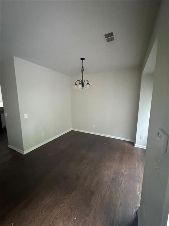 Foto del edificio - 950 Redwood Dr