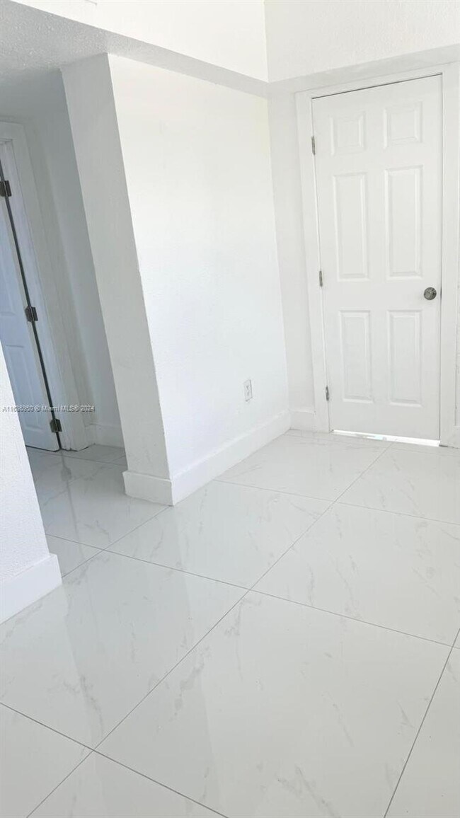 Foto del edificio - 2369 SW 17th Terrace