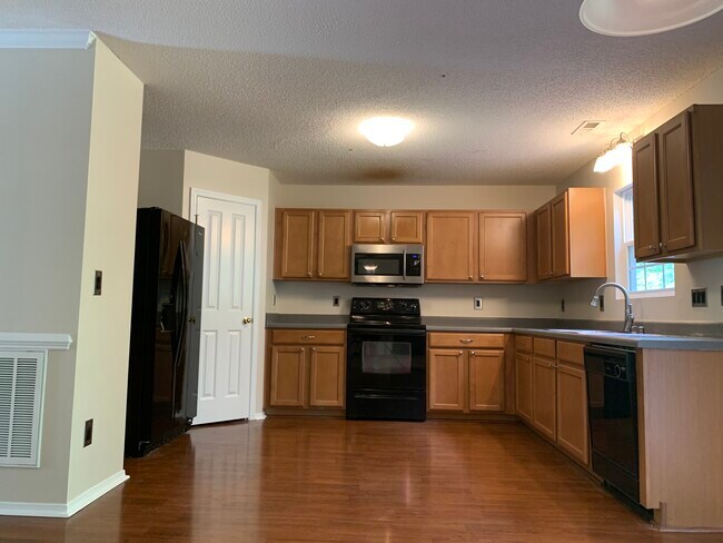 Building Photo - 2803 Thoreau Dr