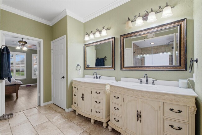 Foto del edificio - 4704 Broadmoor Dr