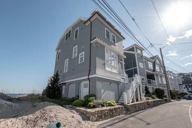 Foto del edificio - 2123 Fairfield Beach Rd