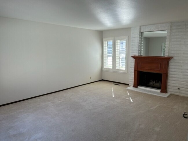 Building Photo - G4 | (CHP) 955-957 Palm Ave