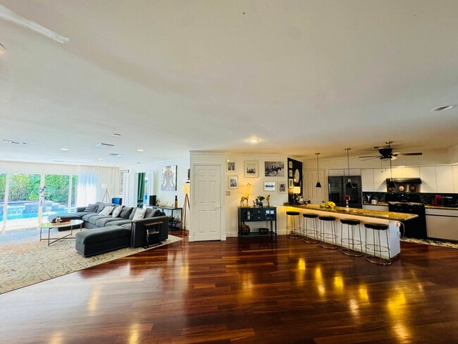 Foto del edificio - 1728 NE 40th St