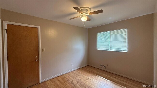 Foto del edificio - 24290 Eastwood St