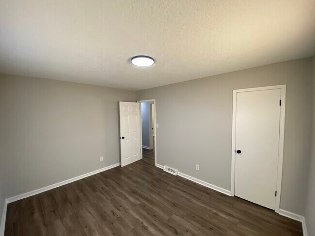 Building Photo - 3200 Northwynn Dr