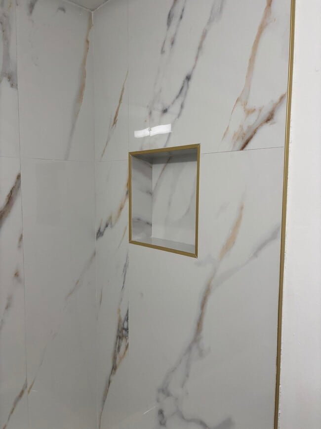 Building Photo - 924 SE 2nd St