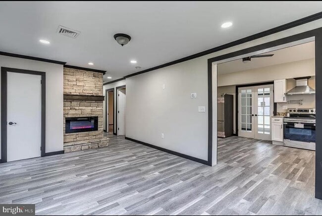Building Photo - 259 Pinecrest Dr