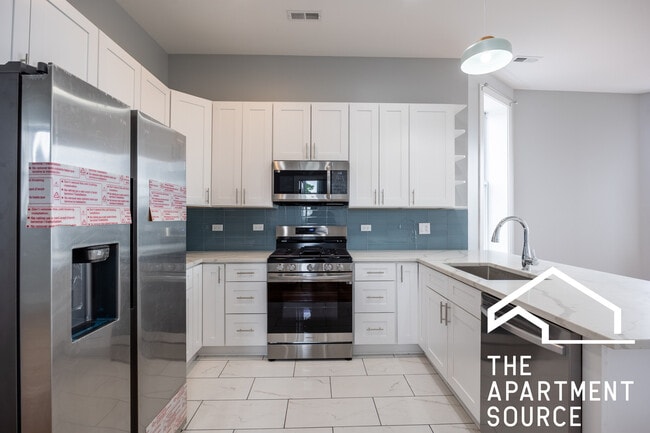 Photo - 3328 W Congress Pkwy Apartment