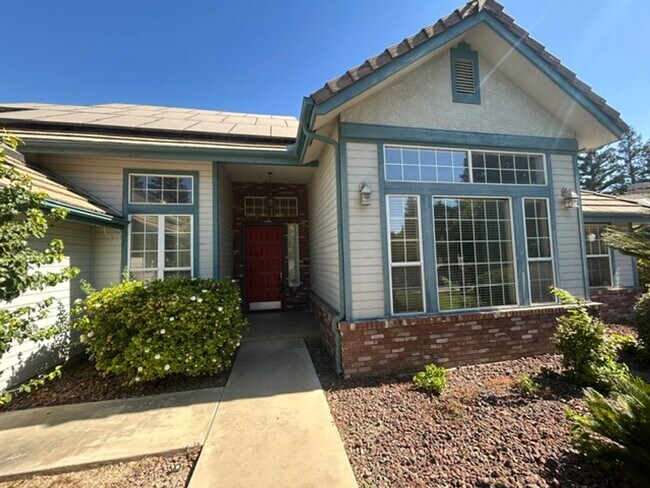 Building Photo - 3 Bedroom 2 Bathroom with a Bonus Room and Pool in the El Diamante School District!