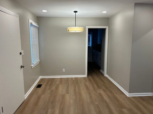 Building Photo - 529 Fairlane Dr