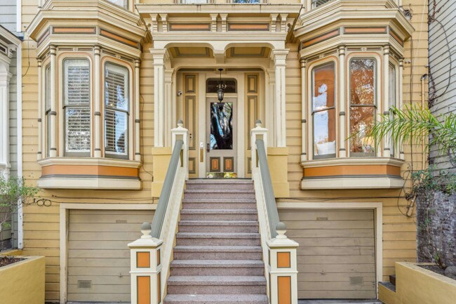 Escalera de entrada (edificio orientado al norte) - 49 Liberty St