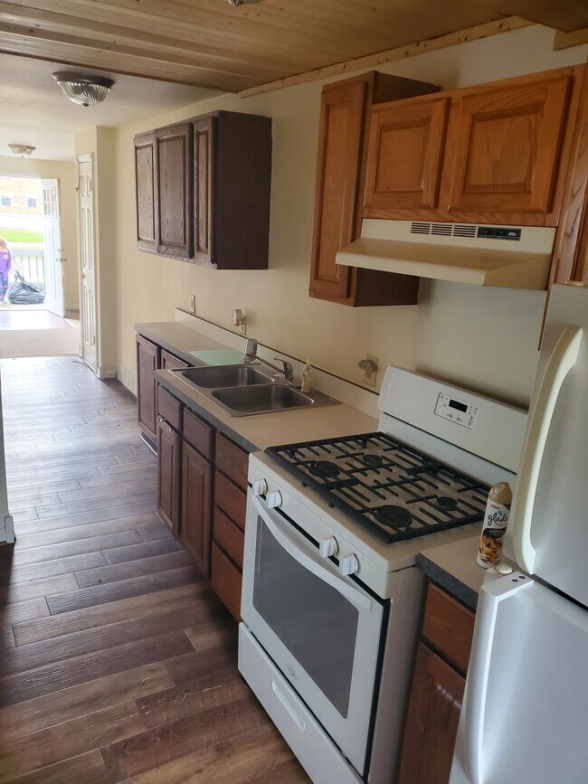 325 E Church St Unit 325, Adrian, MI 49221 Apartments in Adrian, MI