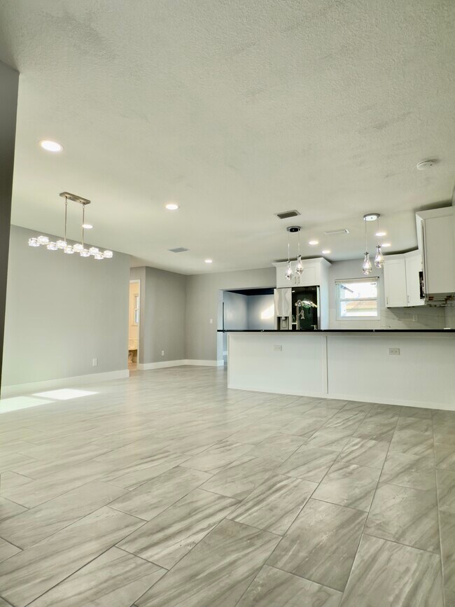 Foto del edificio - 409 Evergreen Dr