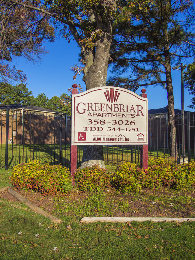 Foto del edificio - Greenbriar Apartments