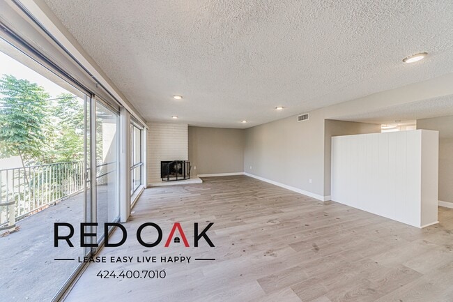 Building Photo - 15101 Magnolia Blvd
