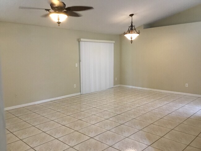 Building Photo - 1773 Chandelier Cir E