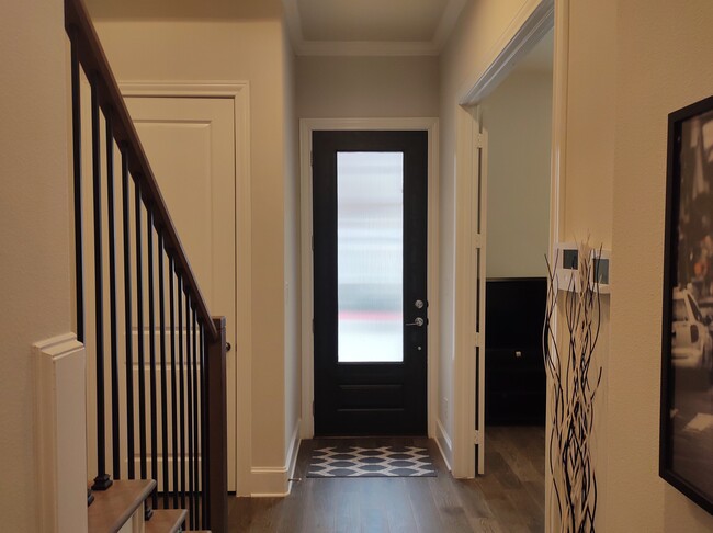 Entryway - 634 Dalton Ln