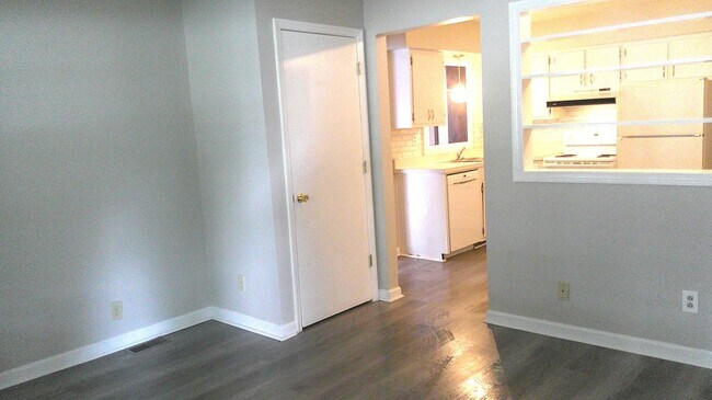 Foto del edificio - 406 Spring Station Cir