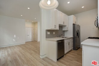 Building Photo - 7223 Willoughby Ave