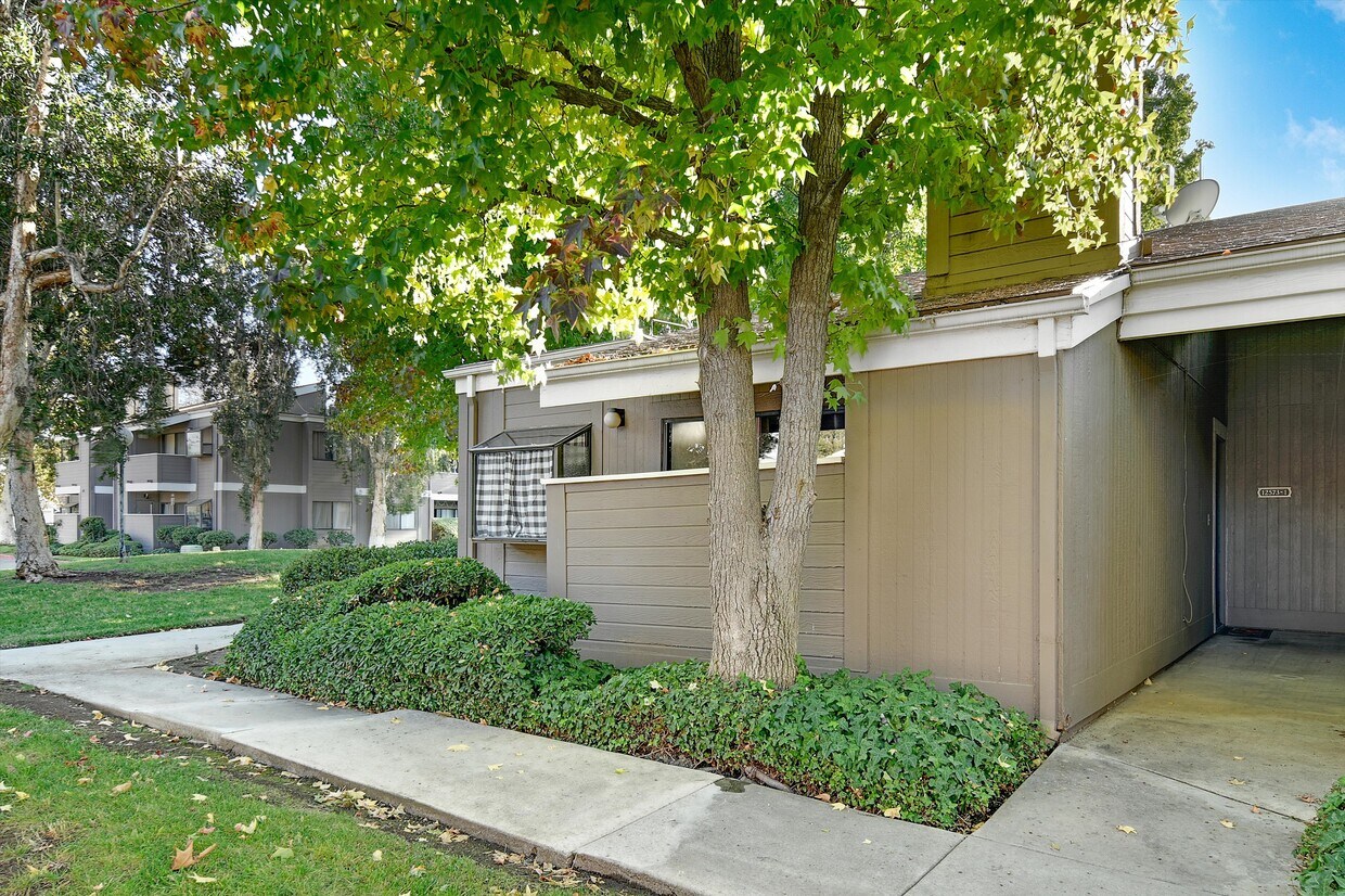 12573 Bradley Ave Unit 010, Sylmar, CA 91342 Condo for Rent in