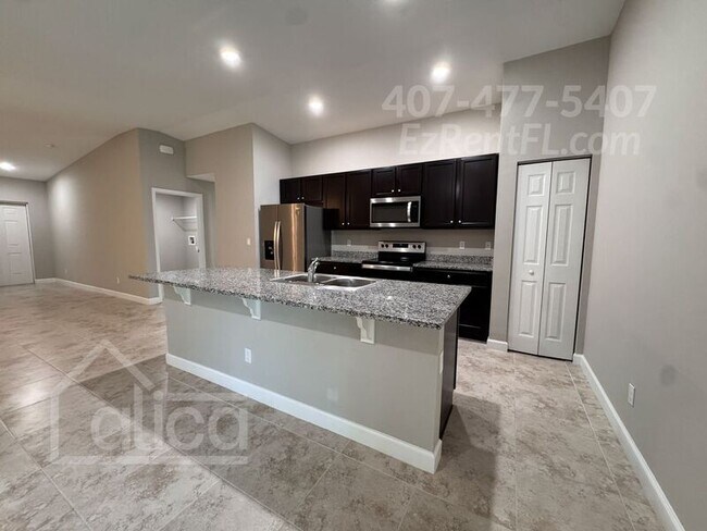 Building Photo - 1223 San Matio St