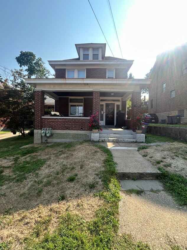 Building Photo - 1425 La Salle Ave