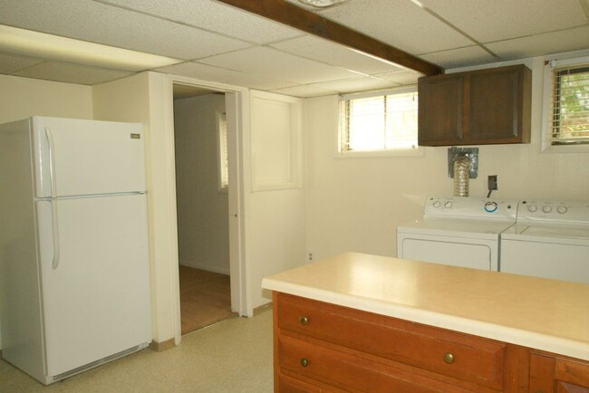 Building Photo - 615 Alpine Ave