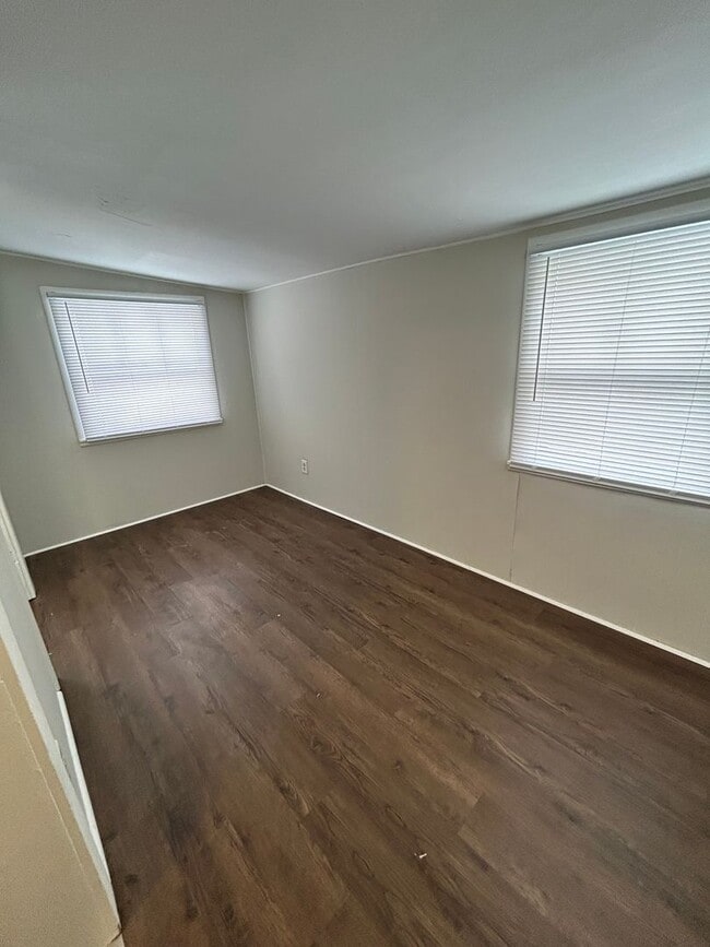 Photo - 910-914 N 11th Street Apartment