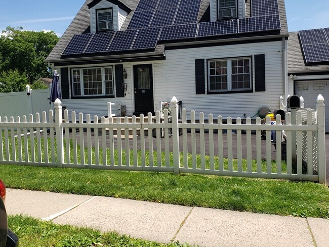 Building Photo - 569 Linden Ave