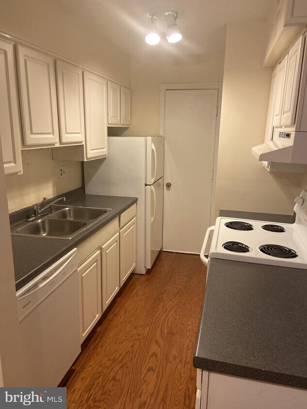 Primary Photo - 5907K Kingsford Rd
