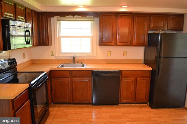 Building Photo - 12912 Valleywood Dr