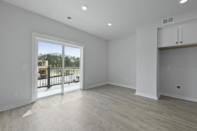 Building Photo - 211 Acres Dr
