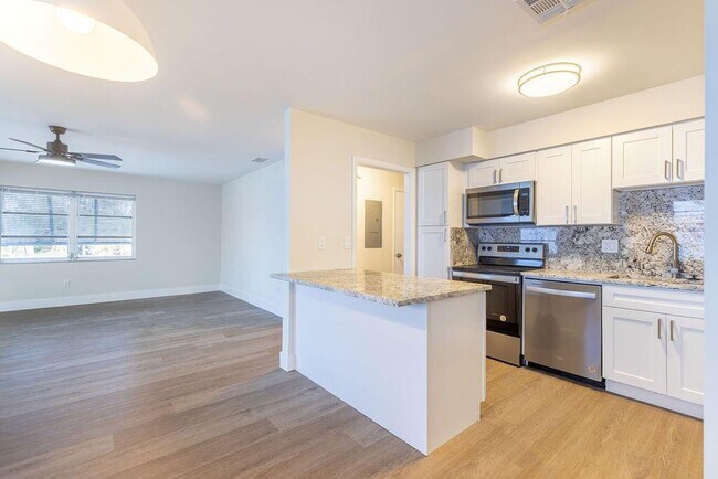 Foto del edificio - 114 S Lakeside Dr