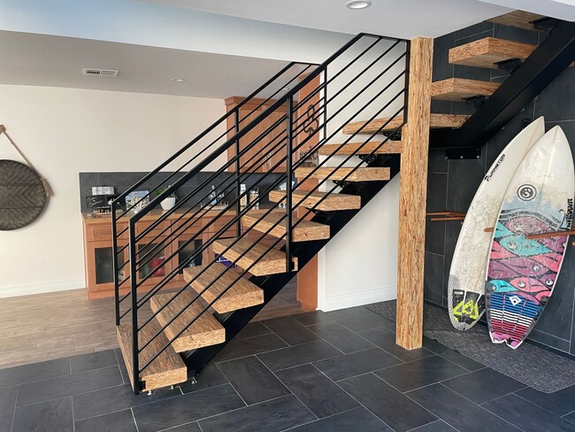 Foto del edificio - Stunning Huntington Harbour Townhome