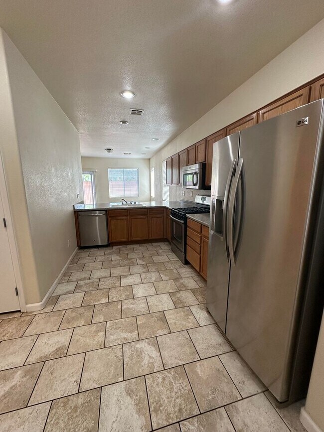 Building Photo - 3 bedroom Home in Henderson Gated Community!!