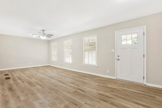 Building Photo - 5668 Beechwood Dr Sw