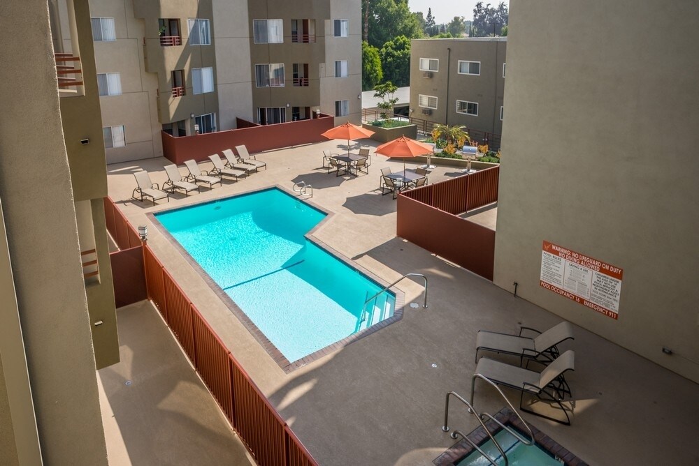 Monarch 7918 Reseda Blvd Reseda, CA