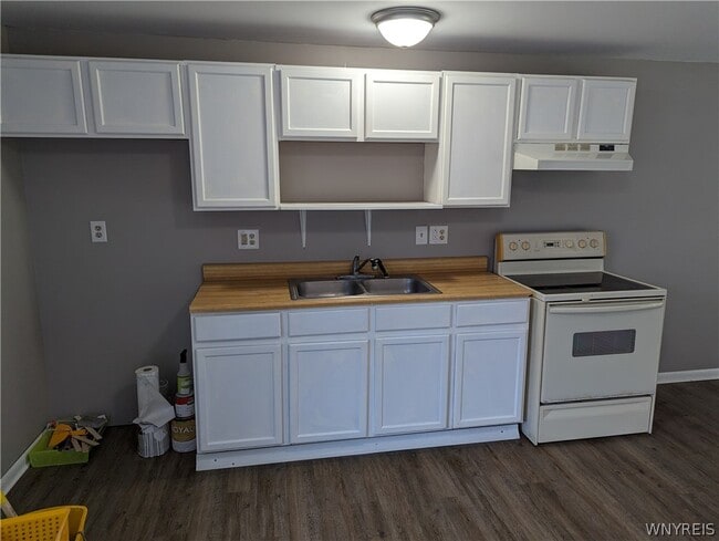 Building Photo - 9636 Main St