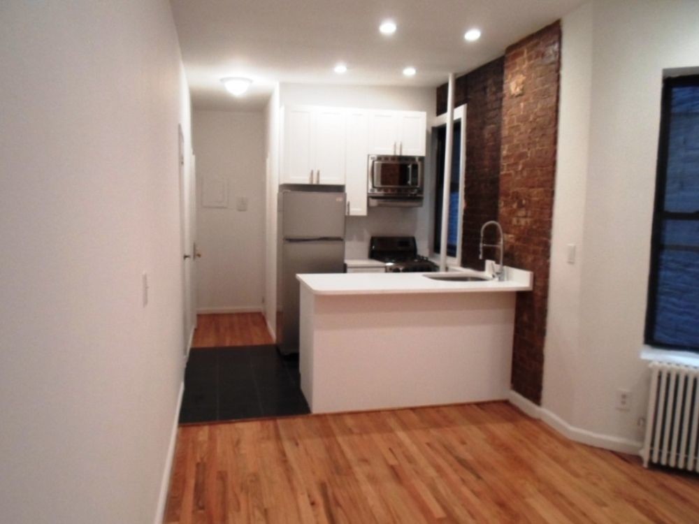 Primary Photo - 345 E 65th St