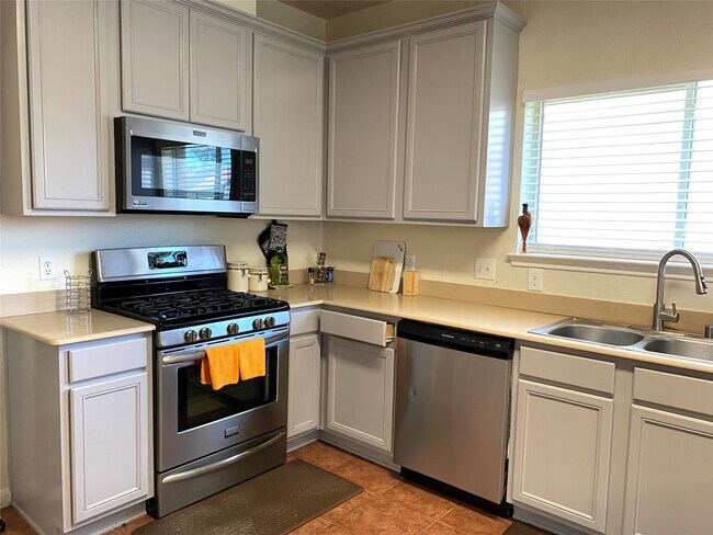 Foto del edificio - 8138 Wooded Terrace Ln