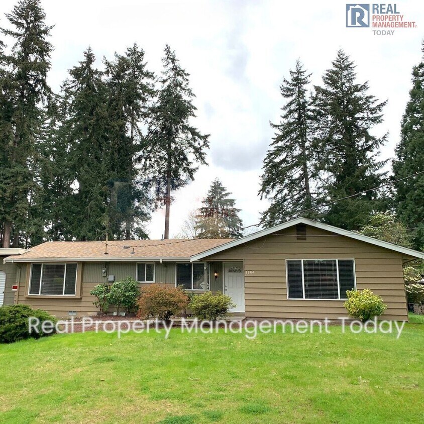 Primary Photo - Spacious 5 Bedroom! Move In Ready!