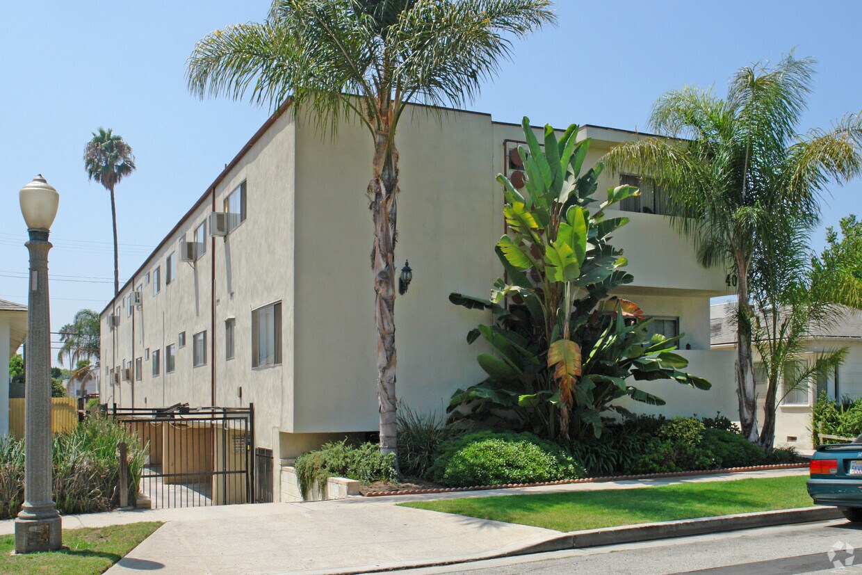 Primary Photo - 4053 Irving Pl