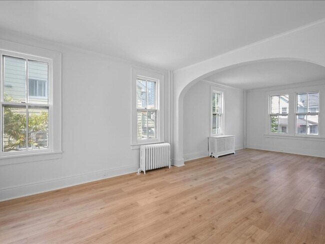 Foto del edificio - Spacious Pet Friendly 4 Bedroom Rental in ...