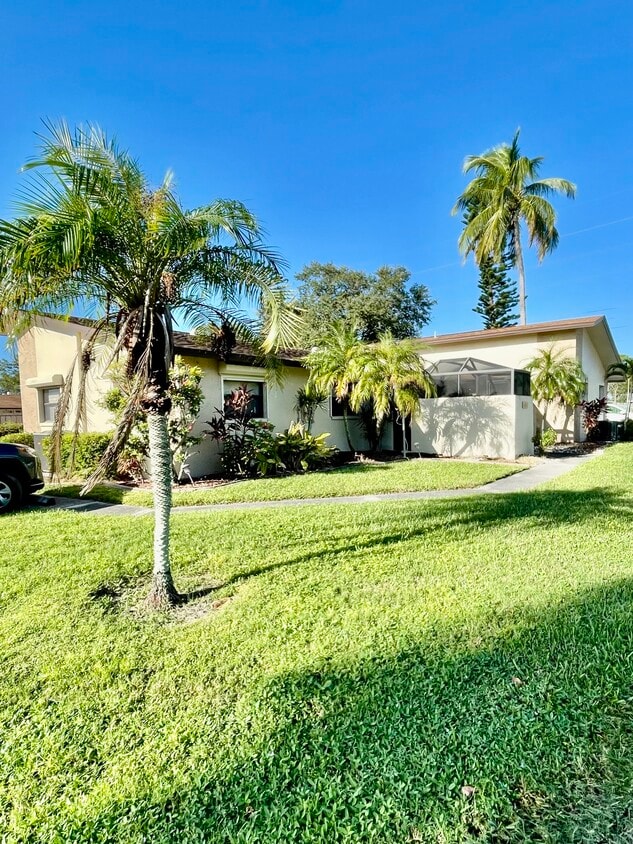 Primary Photo - 6180 Principia Dr