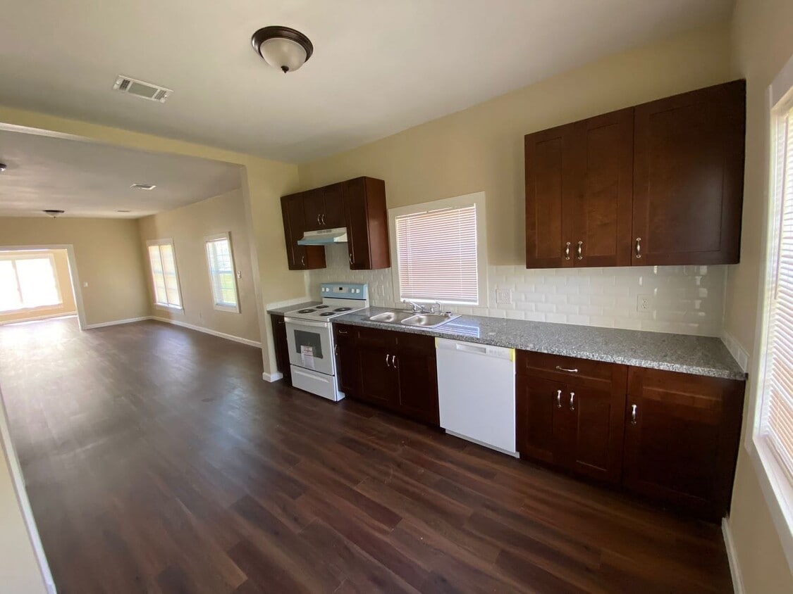 490 Oak St, Sour Lake, TX 77659 House Rental in Sour Lake, TX