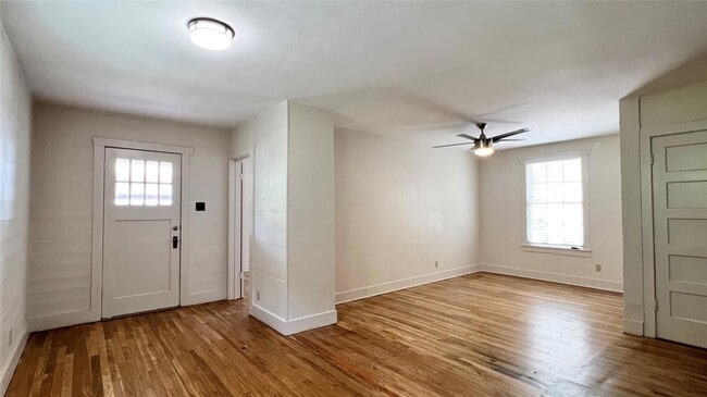 Foto del edificio - 1625 W 12th St