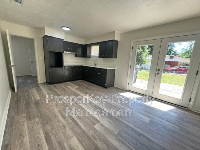 Foto del edificio - 5004 Kingston Dr