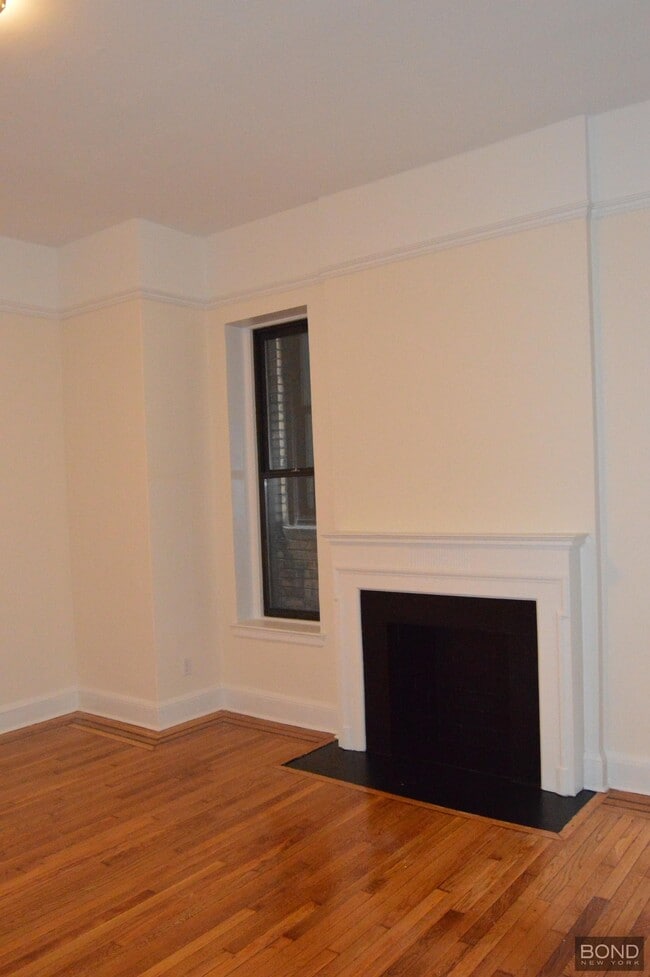 Building Photo - 106 E 81st St